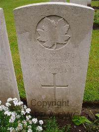 Etaples Military Cemetery - Cordrey, W